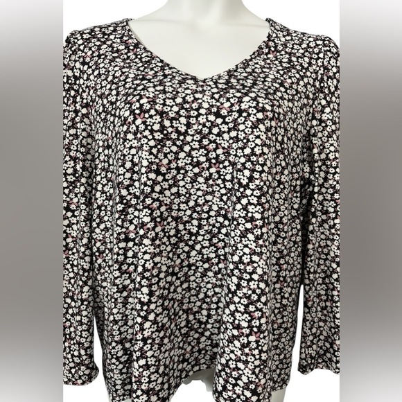 NWOT, Reitmans, Plus Size Long-Sleeve V-Neck Tee, XXL, White, Black, Pink - Picture 5 of 9